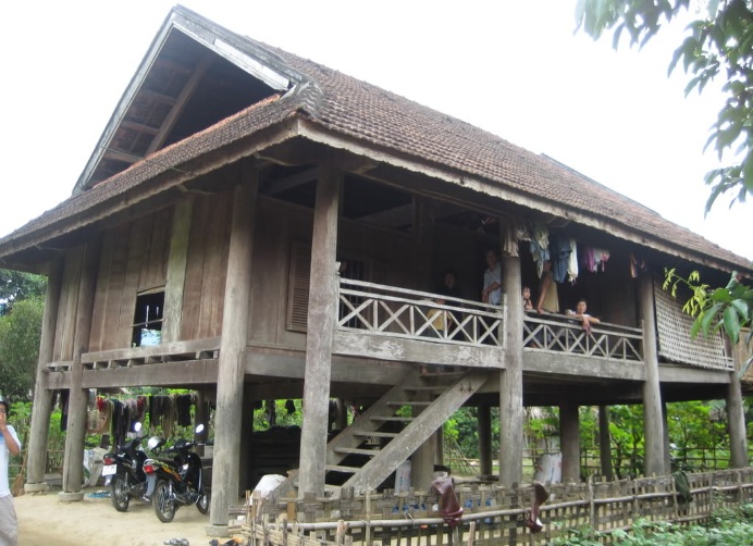 Maison-sur-pilotis-des-ethnies-vietnamiennes
