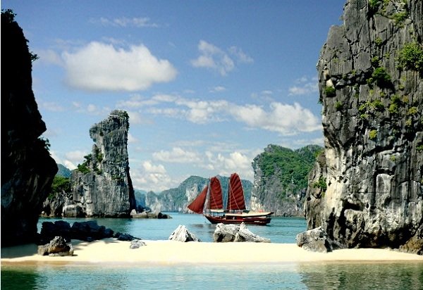 beautiful-halong-baie-vietnam
