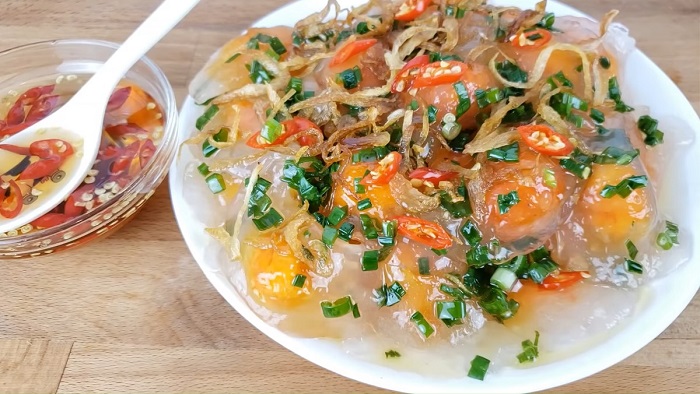 Raviolis de tapioca aux crevettes et au porc (banh bot loc) Hue Vietnam