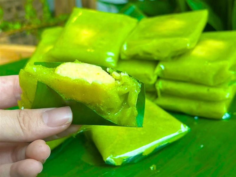 Banh Côm (Gâteau de jeune riz gluant) Côm Riz gluant vert automne de Hanoi