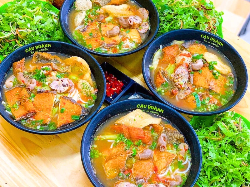 Le Bun Ca Cay est une soupe de nouilles épicée vietnamienne de Hai Phong