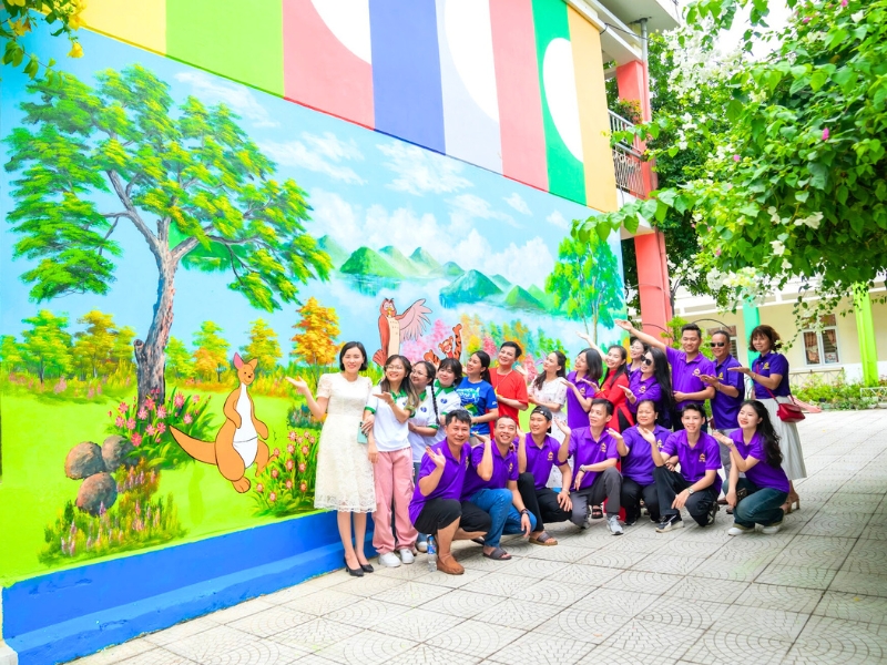 Une autre fresque représente un conte de fées proche des enfants