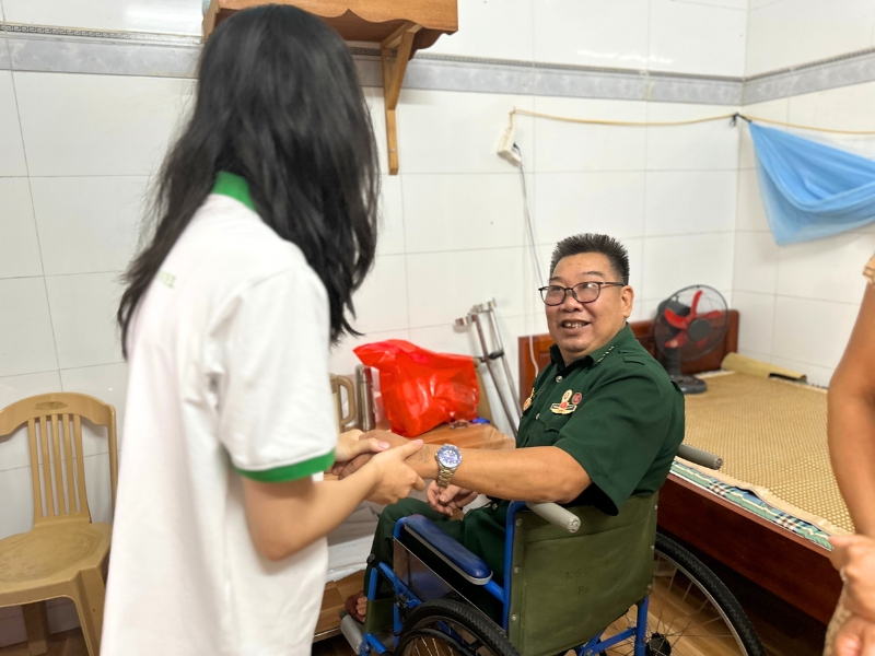 Nguyên Van A, un ancien combattant soigné au centre de Duy Tiên, partage une histoire poignante de sa vie après la guerre.