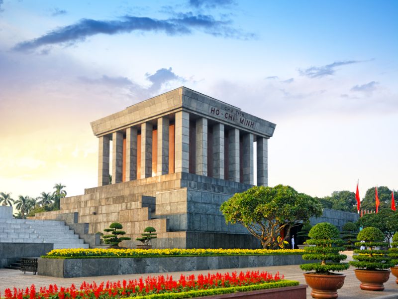 Le Mausolée de Hô Chi Minh, lieu emblématique de Hanoï Activités à faire à Hanoi