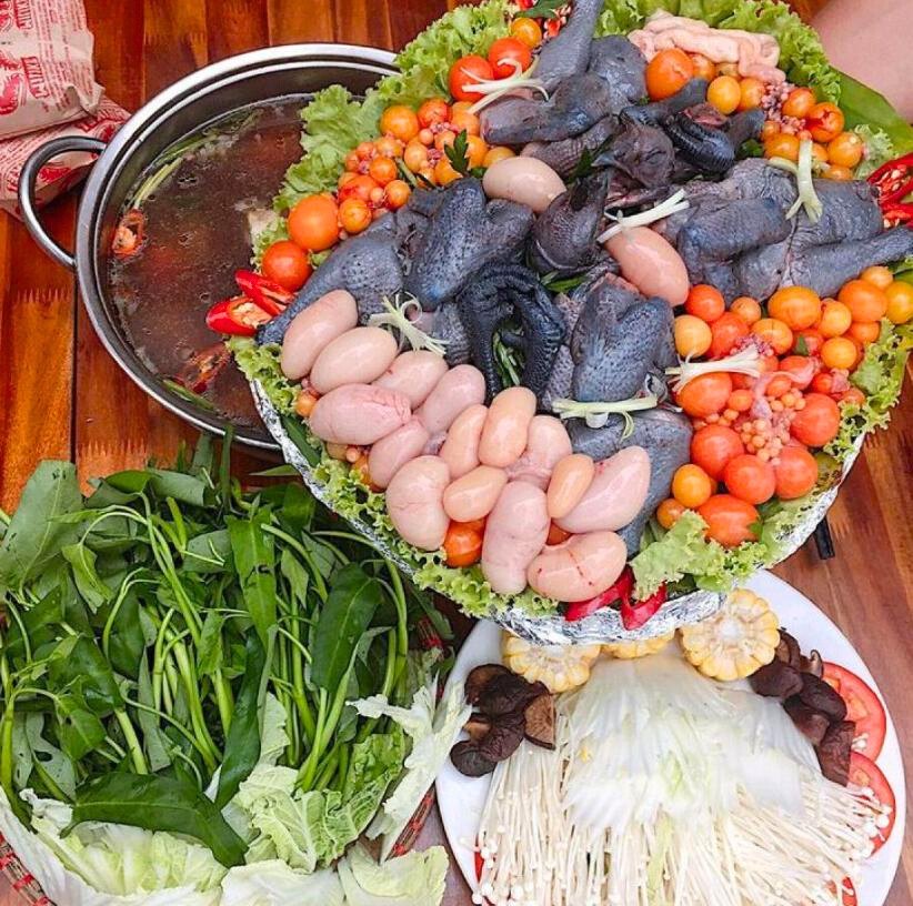 Lâu ga đen (Fondue au poulet noir) cuisine de Ha Giang