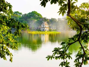 Le lac Hoan Kiem, symbole de Hanoï, est un havre de paix empreint de légendes