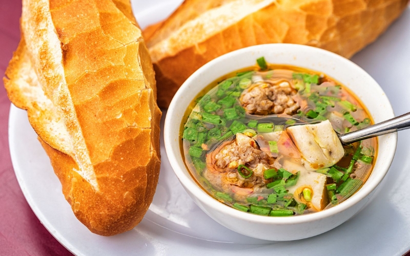 Banh Mi Xiu Mai (Sandwich vietnamien aux boulettes)
