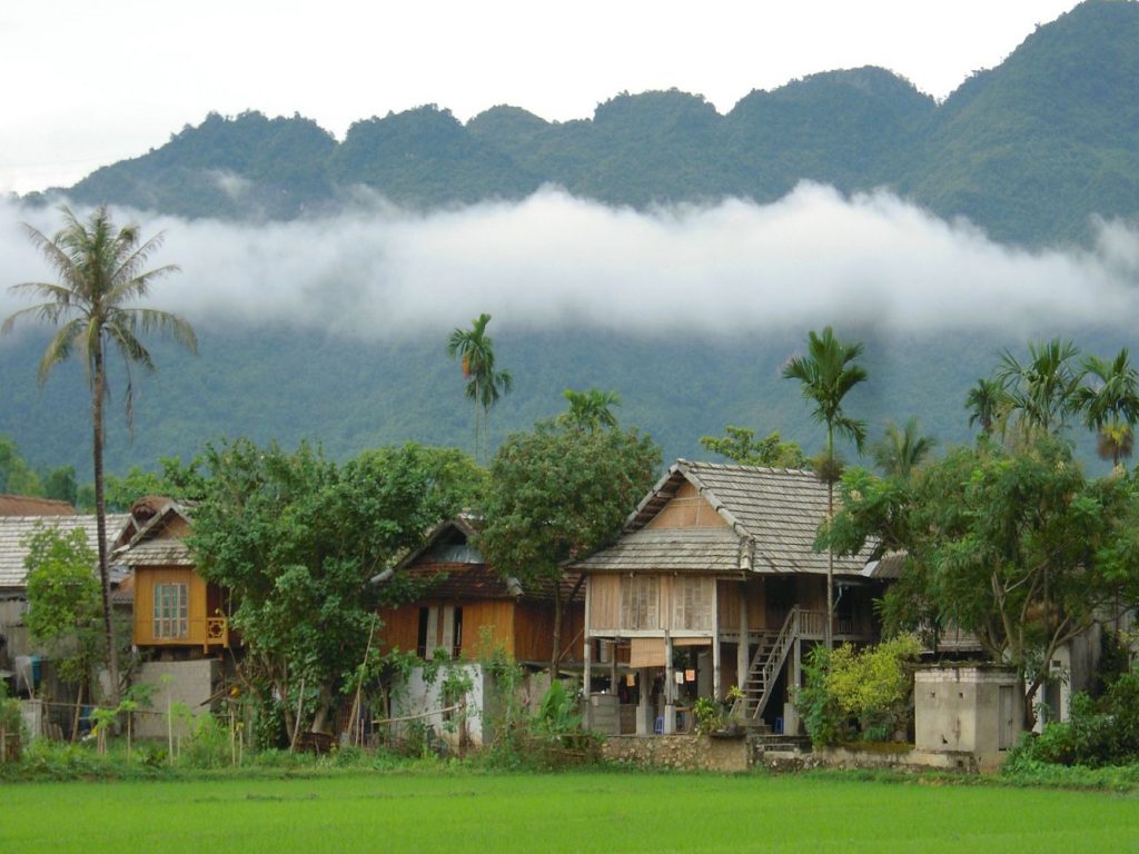 Hanoi – Hoa Binh – Mai Chau (B. D)