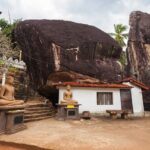 le temple rupestre Aluvihare Sri Lanka