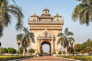 patuxay laos voyage