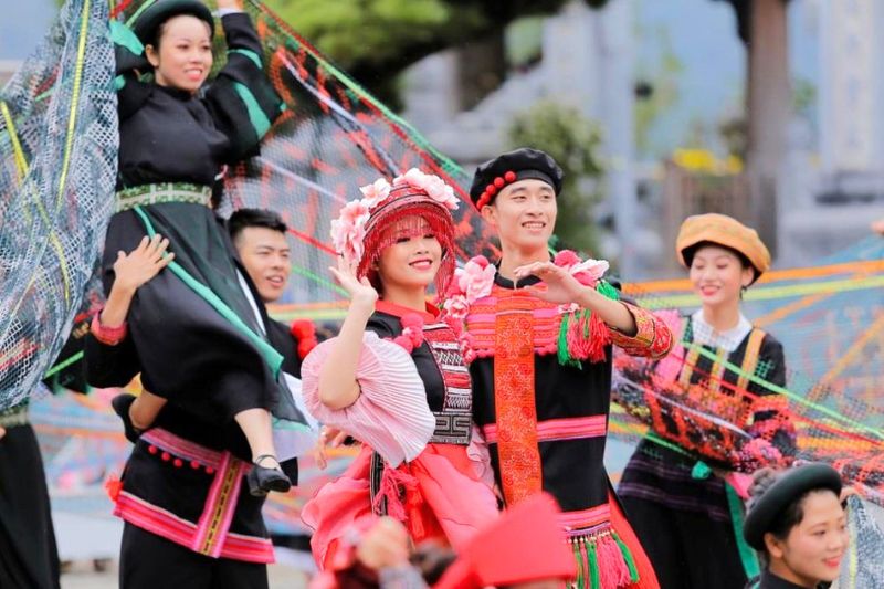 Tet Nhay (« Bond du Têt » des Dao Rouges)