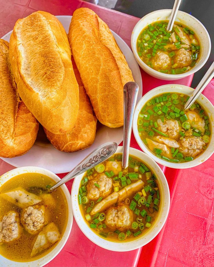 Banh mi xiu mai Dalat guide