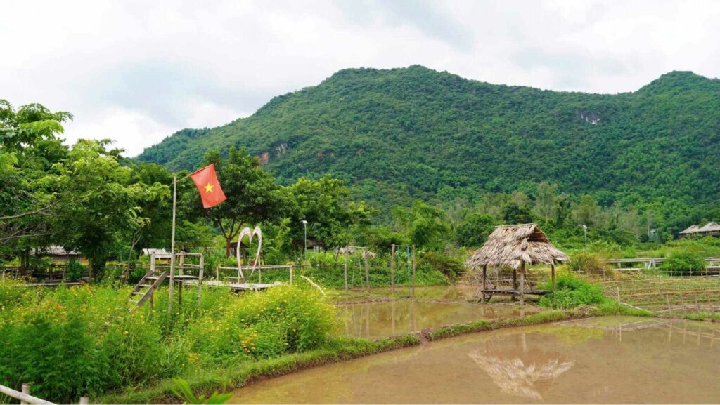 Garten und Reisfelder im Dorf Nhot in Mai Chau