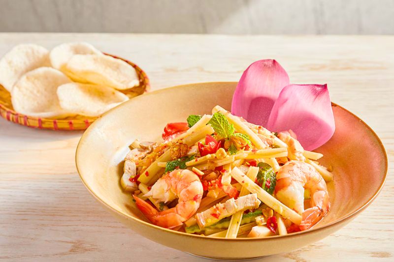 Goi ngo sen tom thit (Salade vietnamienne de tiges de lotus, crevettes et porc)