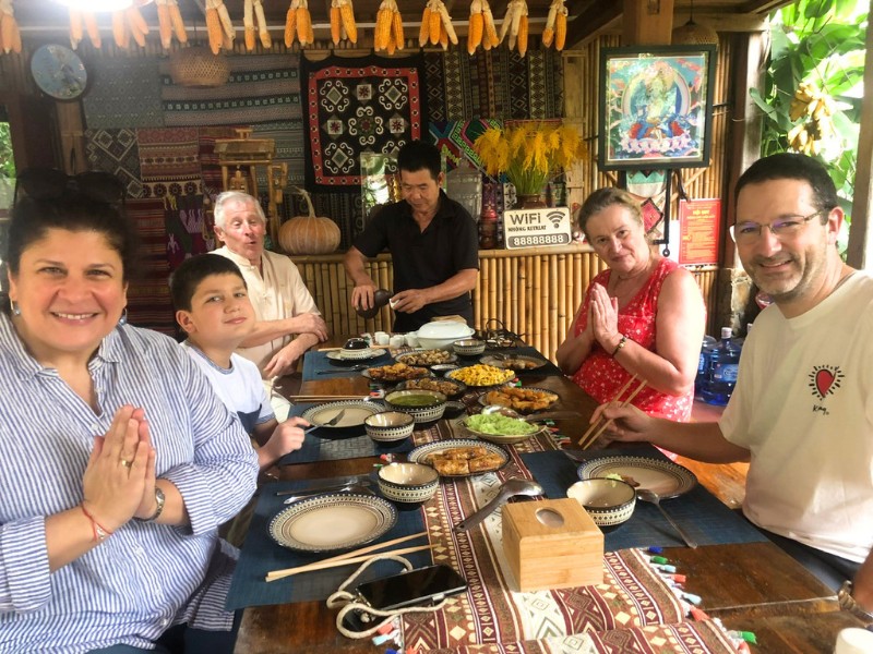 Nos voyageurs profitent d’une nuit chez l’habitant pour découvrir le Vietnam de manière plus authentique