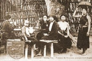 Tenue traditionnelle vietnamienne “ao yem”