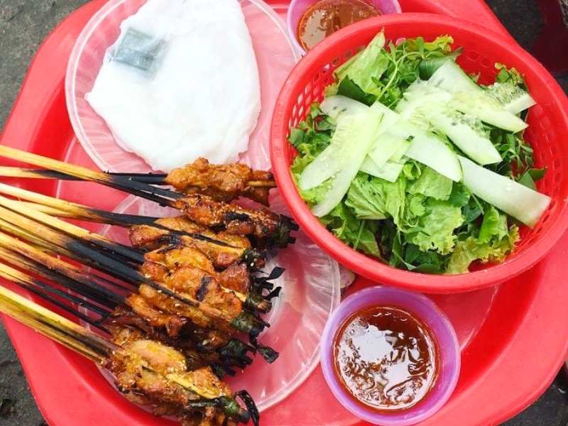 Bánh ướt thịt nướng (Raviolis au porc grillé)