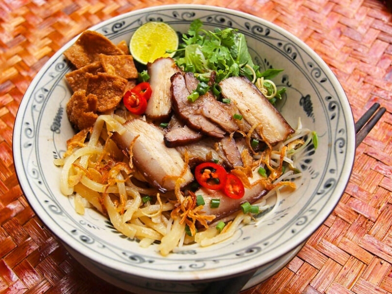 On peut dire sans exagérer que ne pas goûter au Cao lầu revient à ne pas avoir visité Hội An