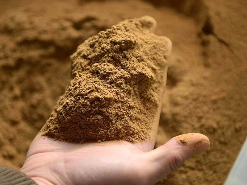 La préparation de la poudre aromatique (bot huong)