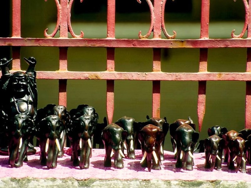 Les objets en bois sculpté à la main