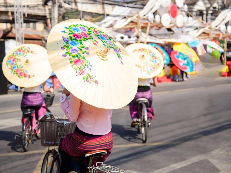 Les parapluies peints de Bo Sang