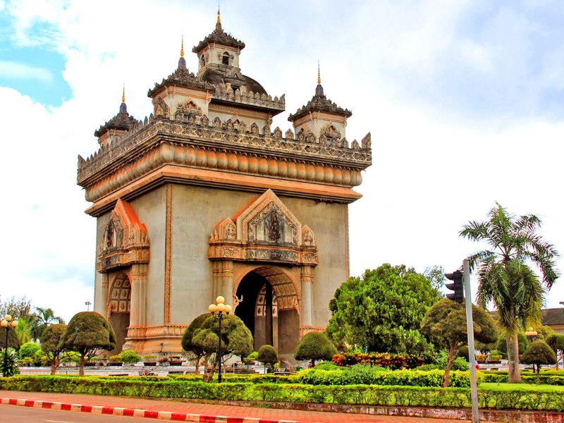 Patuxay reflète toute la noblesse et le charme historique de Vientiane