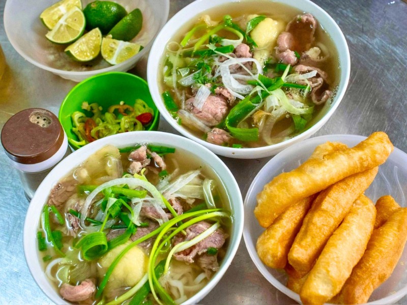 Top 10 plats incontournables à goûter absolument à Hanoi