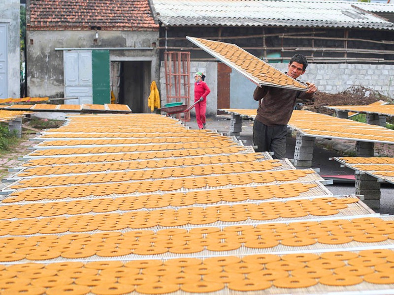 Au village d’encens de Cao Thon, on fabrique aussi des spirales d’encens, largement utilisées dans les rites traditionnels