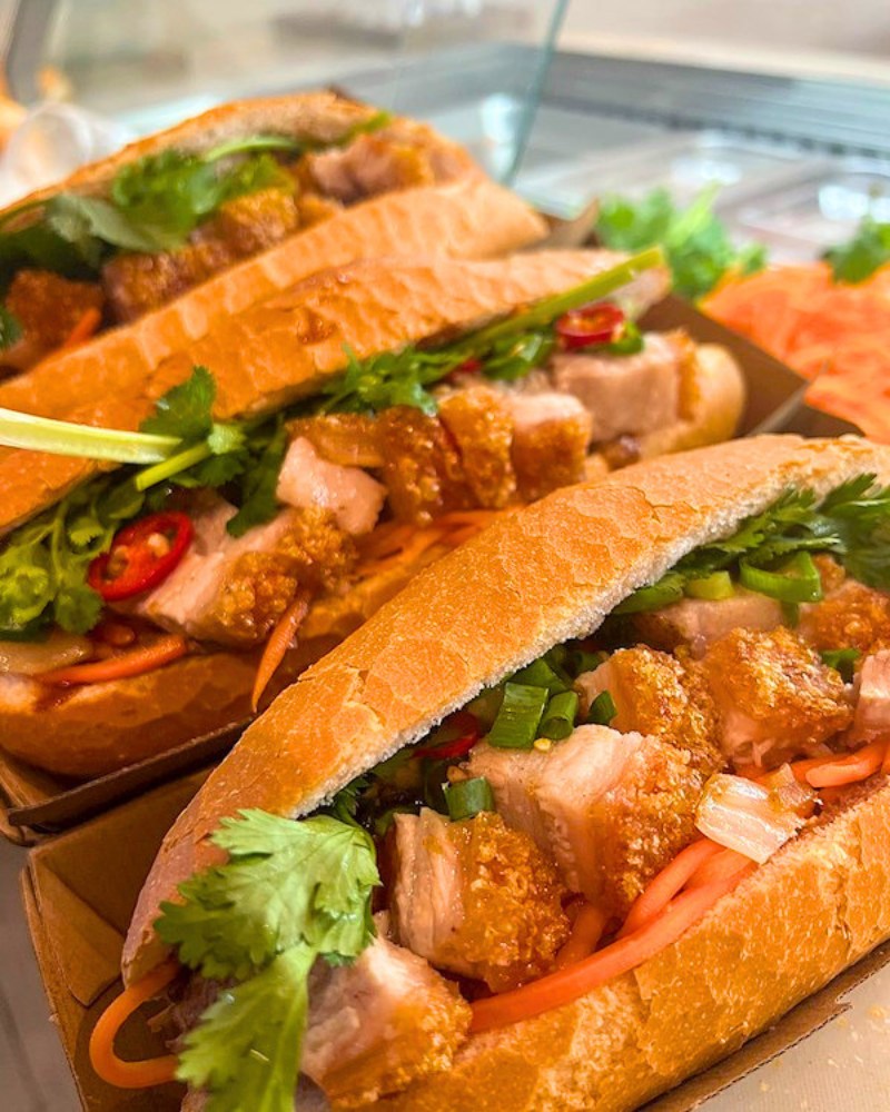 Banh mi heo quay