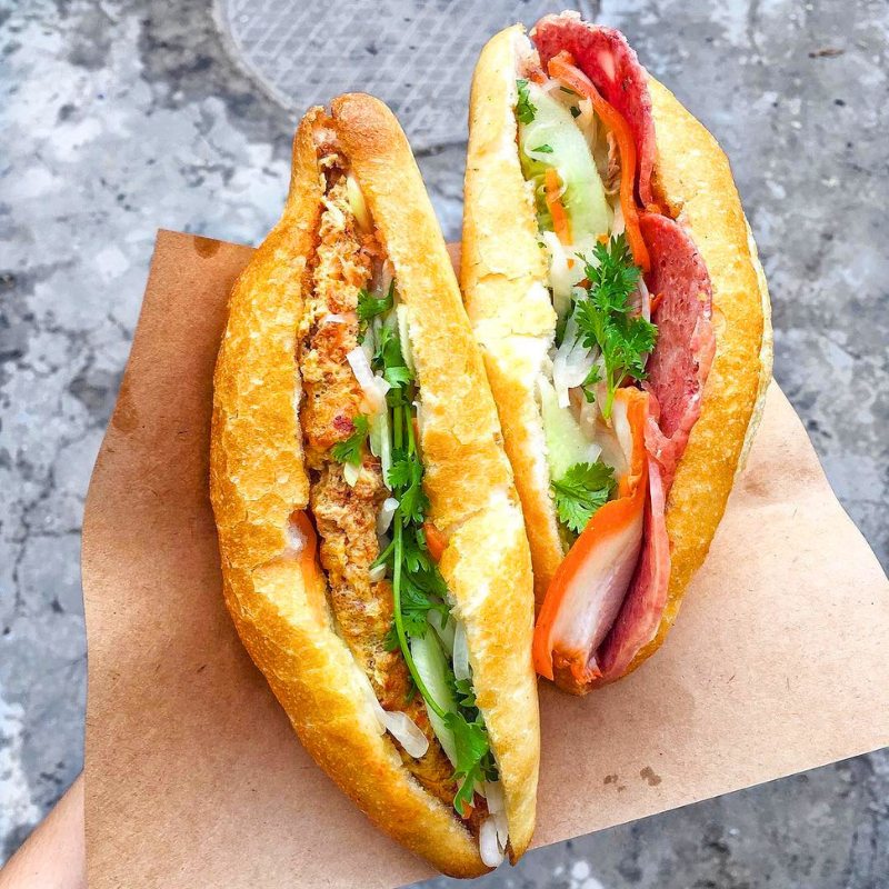 Banh mi oeuf pâté