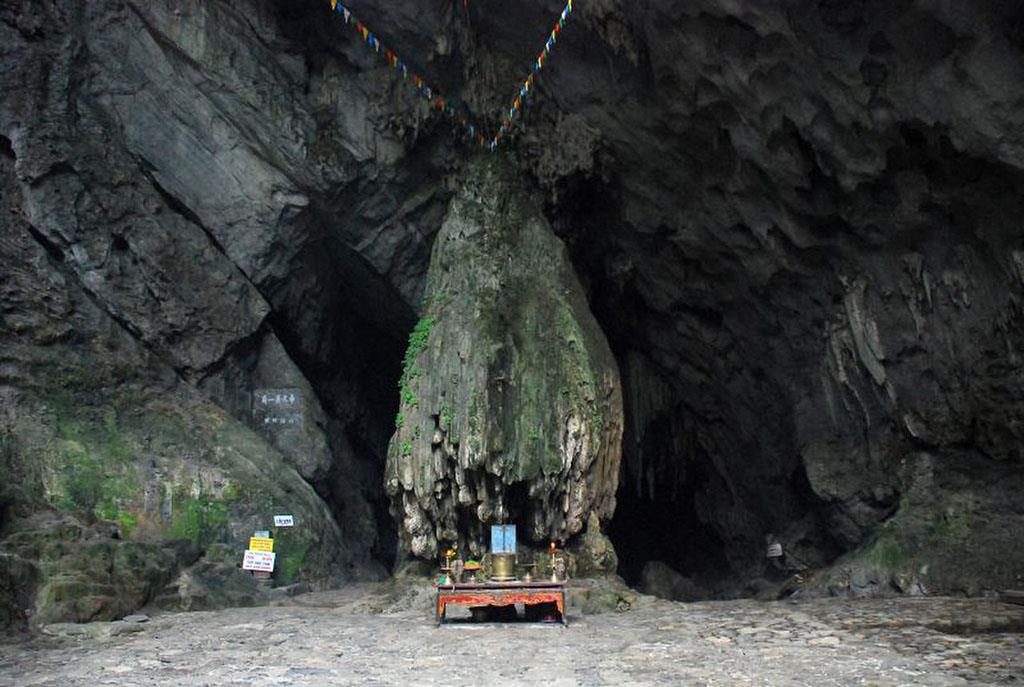Grotte de Huong Tich
