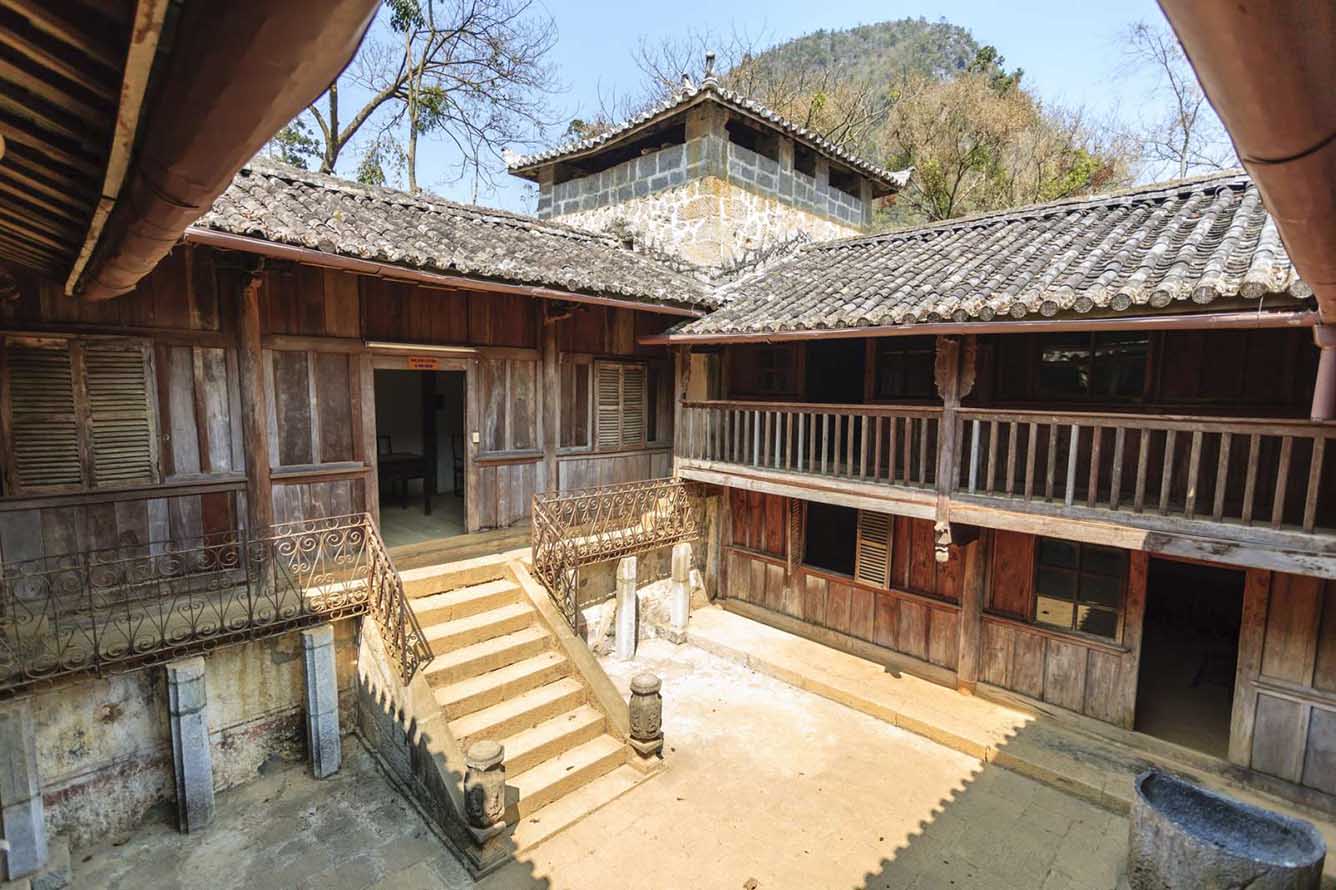 La résidence du roi Hmong à Sa Phin (35 km)