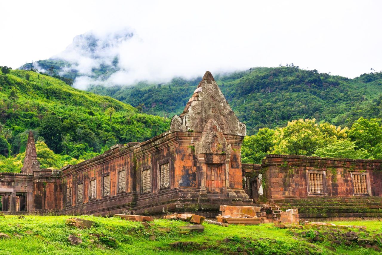 Temple khmer de Wat Phu au pied du mont Phu Kao, dans le sud du Laos