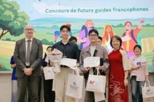 Lauréats du 1er prix Aimer Pour Guider 2026 (Mai Chau) recevant leurs récompenses
