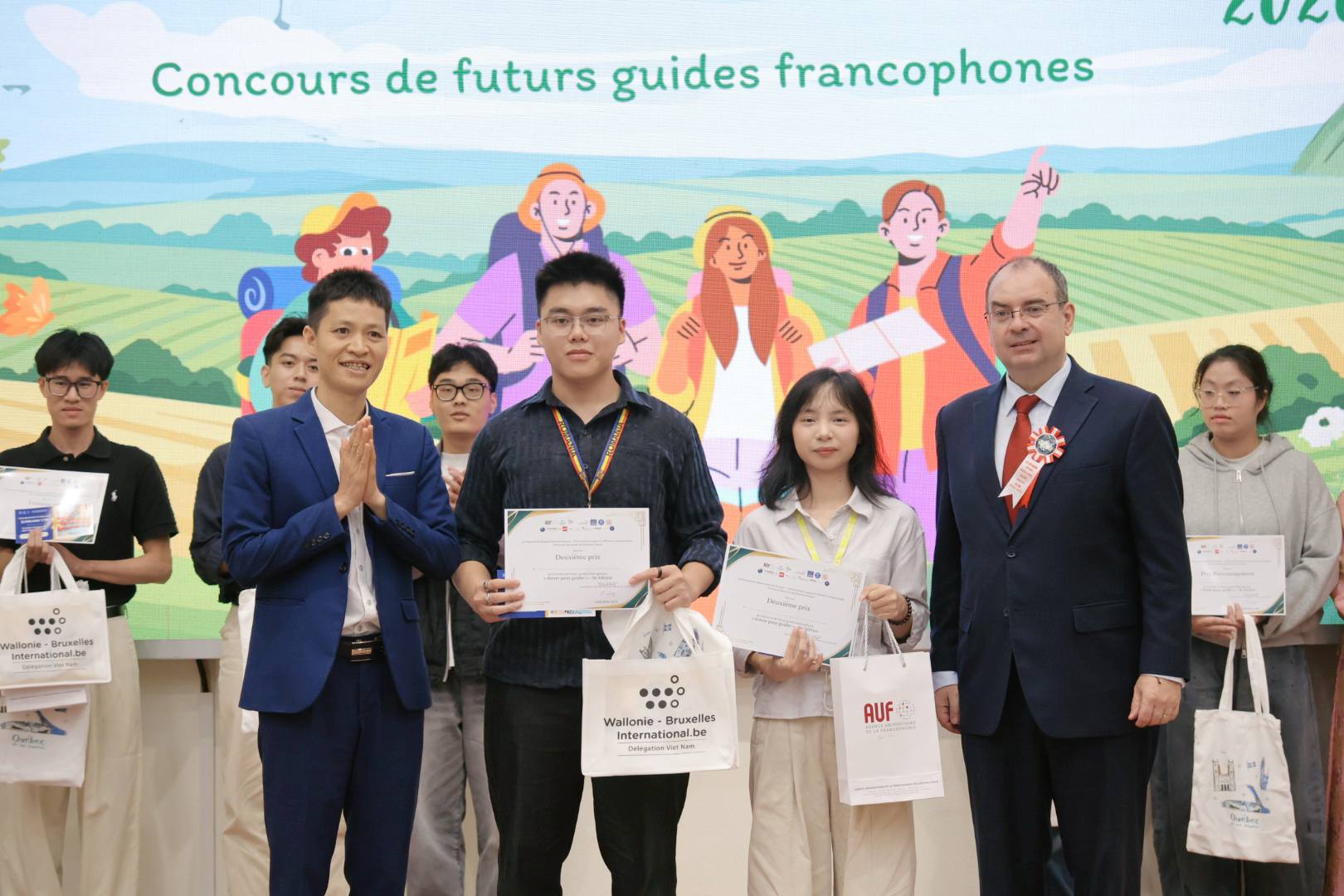 Remise de diplômes à la finale Aimer Pour Guider 2026 par Horizon Vietnam Travel et Wallonie-Bruxelles