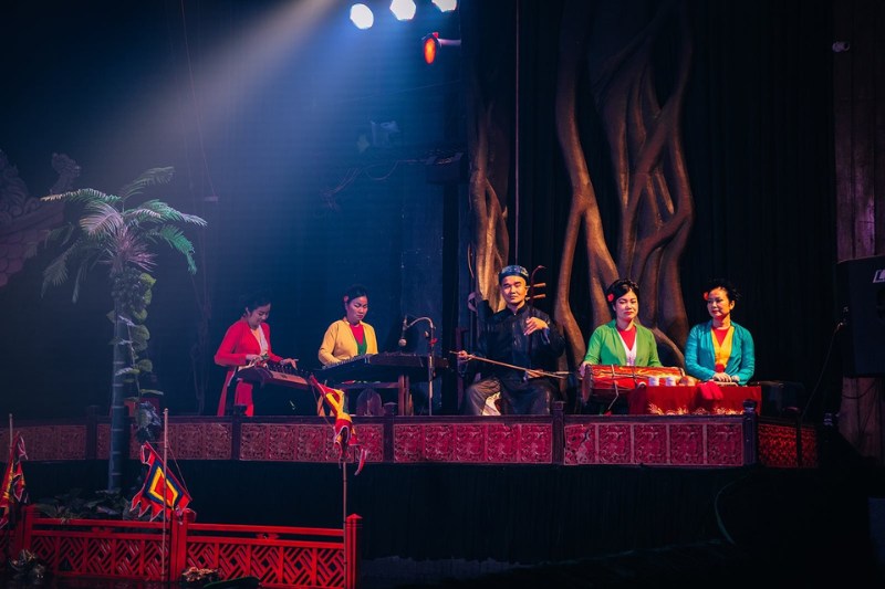 musiciens traditionnels marionnettes sur l'eau Hanoi