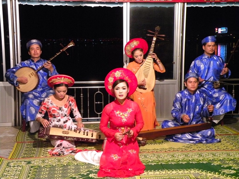 Ca nhac song Huong