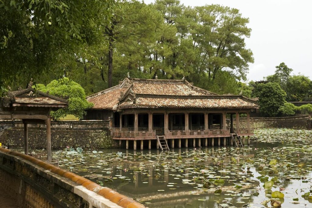 Tombeau de Tu Duc (Hue) : guide complet du plus poétique des tombeaux royaux