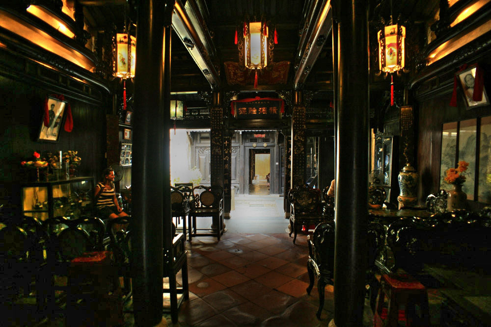 Nha co Tan Ky