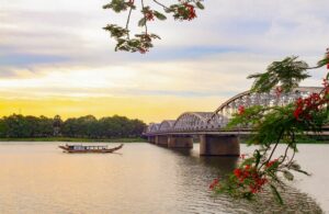 Pont Truong Tien : Guide du pont emblématique sur la rivière des Parfums