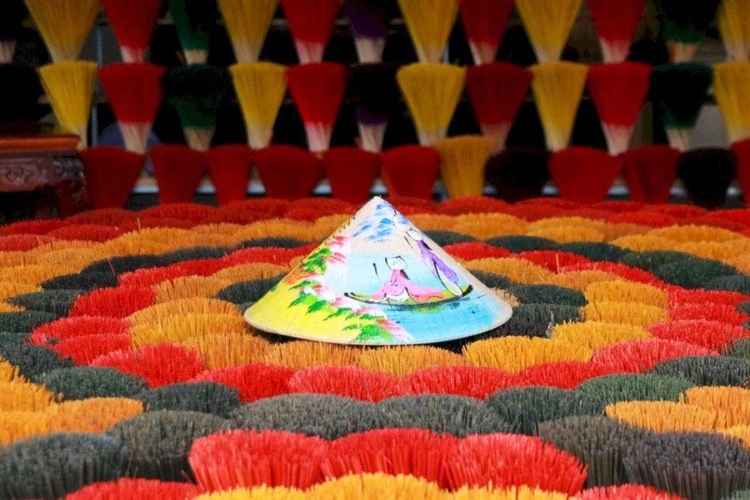 Village d’encens de Thuy Xuan: Artisanat et couleurs à Hué