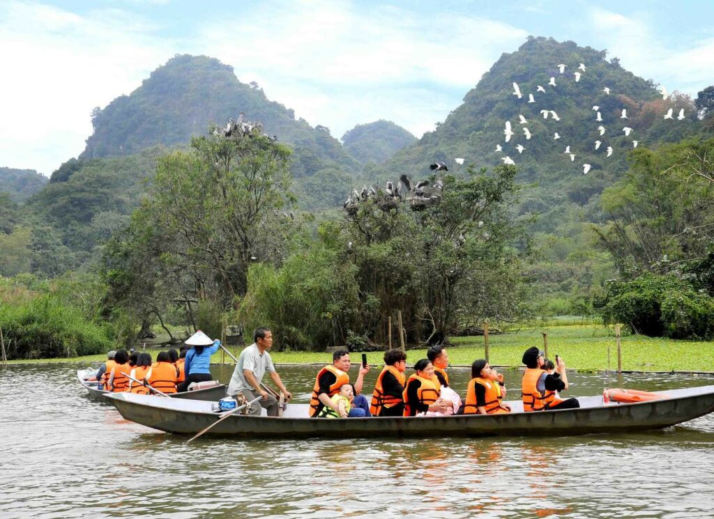 Balade en barque sur le lac de Tien à Thung Nham