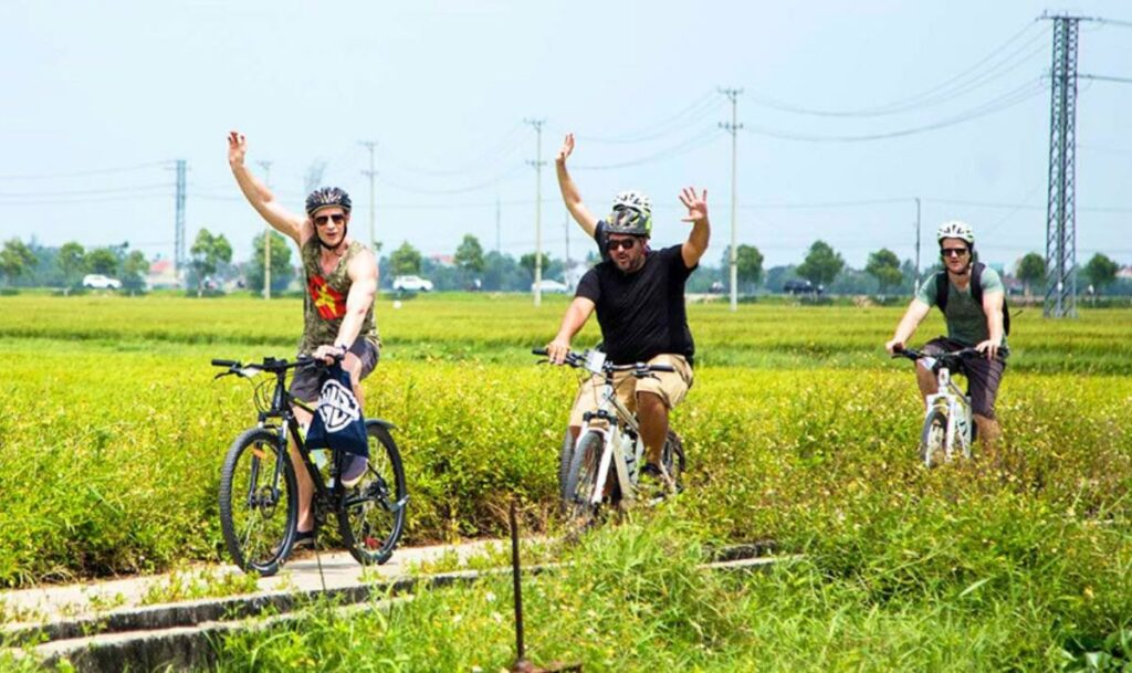 Balade à vélo dans le village maraîcher de Tra Que