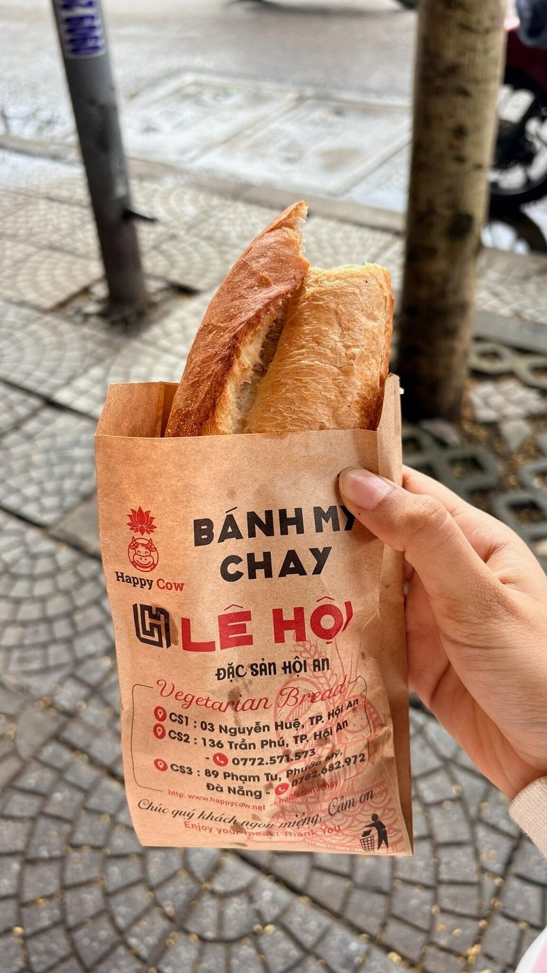 Le bánh mì chay (végétarien) de Le Hoi, à emporter.