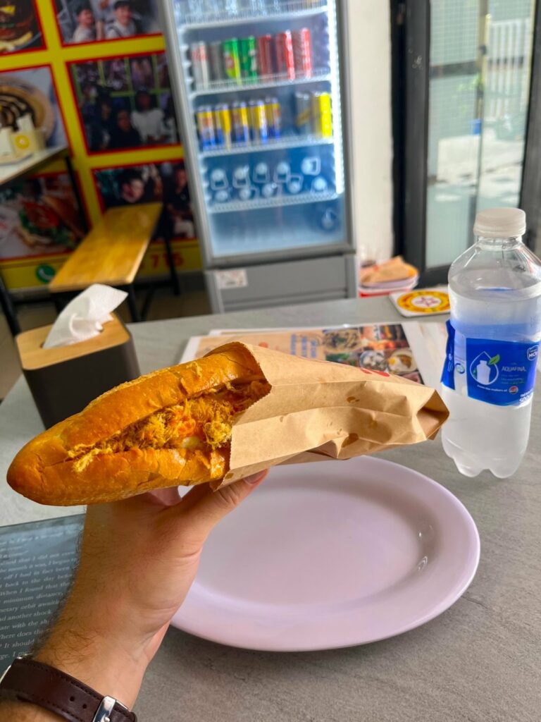 Le bánh mì thập cẩm généreux de Co Ba.