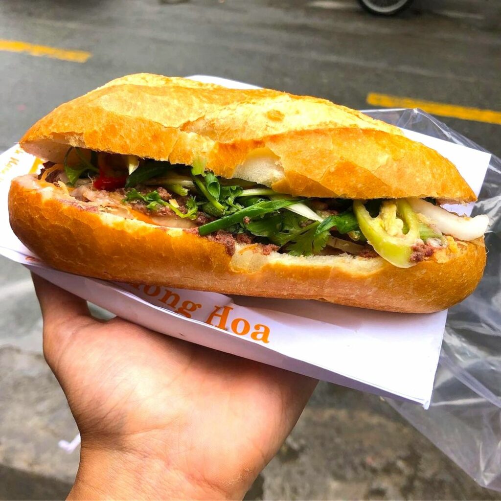 Le bánh mì de Hong Hoa, près du marché Bến Thành.
