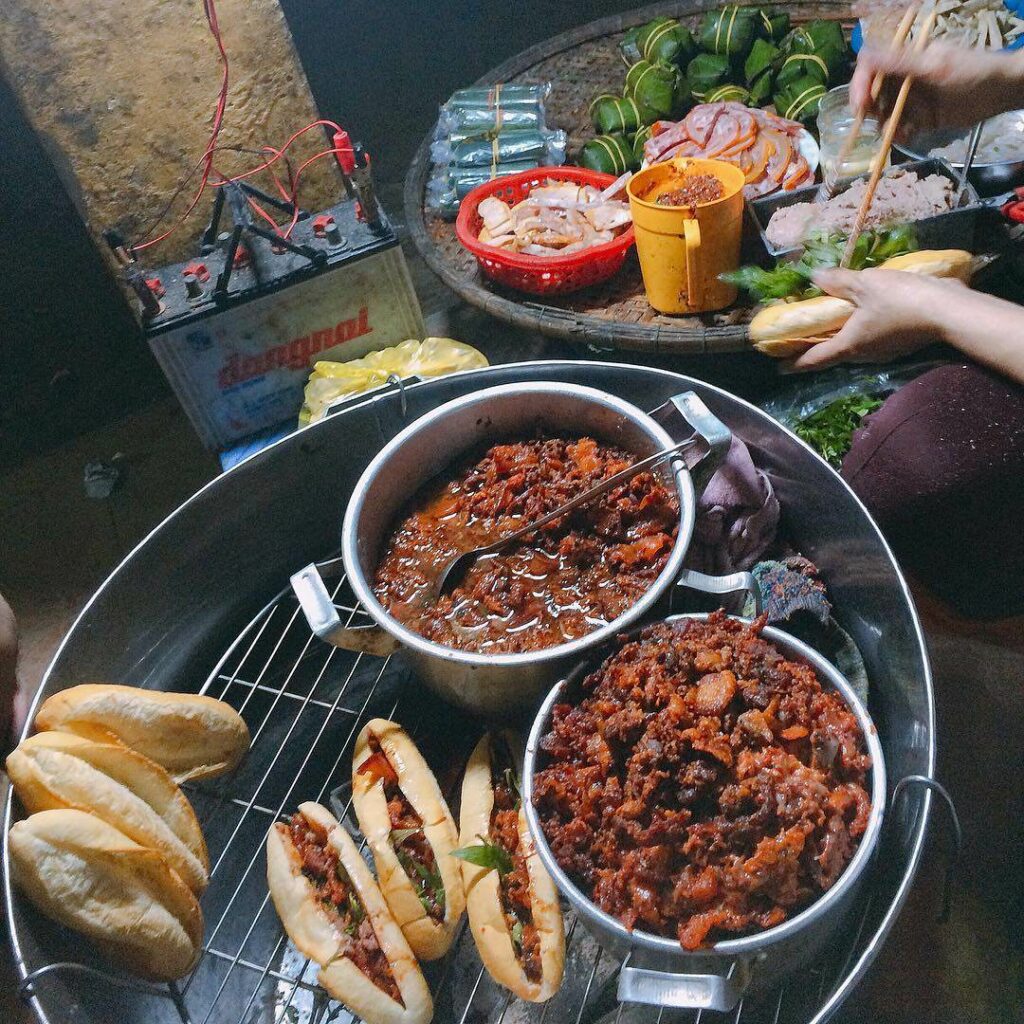 Bánh mì Huế : Le bánh mì de Huu Hue, au pain fait maison.
