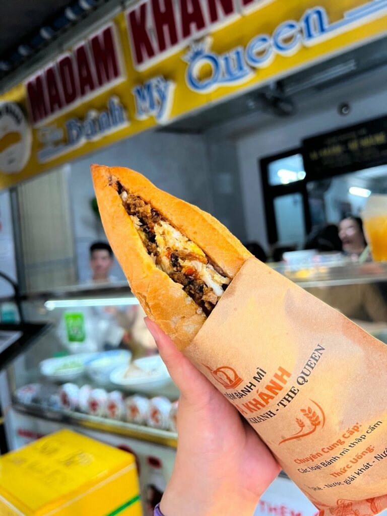 Madam Khanh, « The Banh Mi Queen », institution de Hoi An.