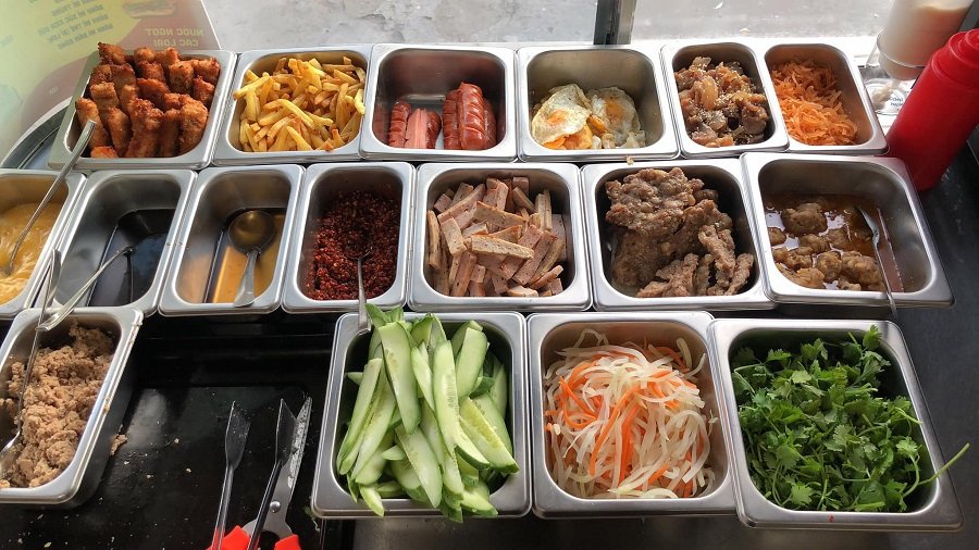 Bánh mì Huế : Le bánh mì soigné de Thang Dat et son chariot impeccable.
