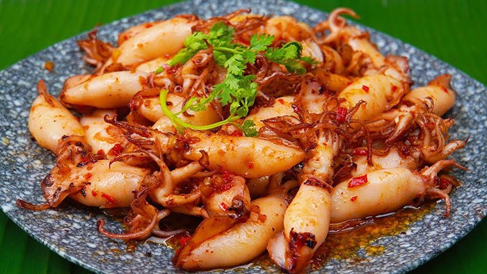 Calmar frit, spécialité de fruits de mer à Cua Dai